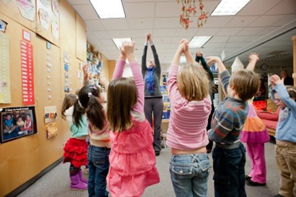 Chim Krakora  Studios Children In classroom