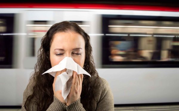 Woman Sneezing Subway Photo Manuel Faba Ortega iStock WEB